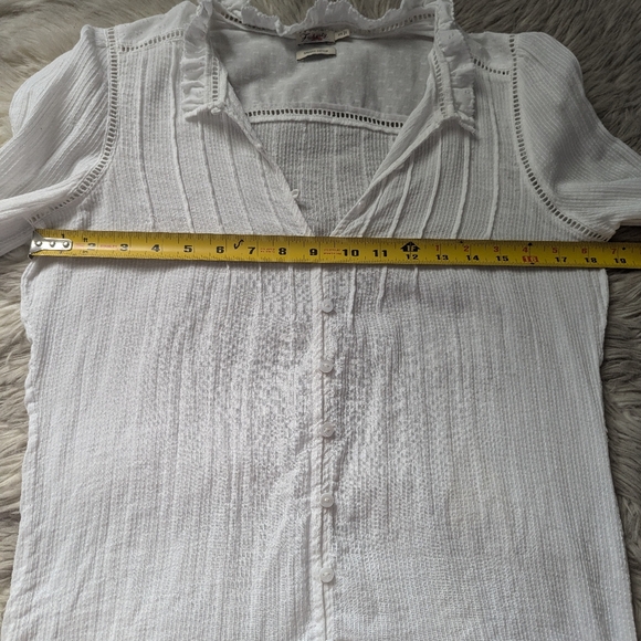 EUC Faherty Willa Top in White - Picture 12 of 16